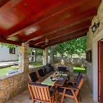 Holiday home Edera