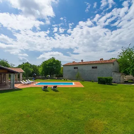 Holiday home Edera